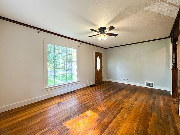 3rd image of 115 Sherwood St