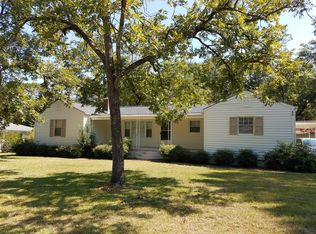 820 Grady Ave N, Douglas, GA 31533