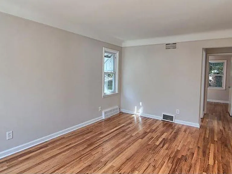555 E Breckenridge St — Photo 4