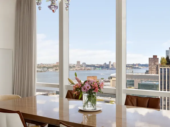 15 Hudson Yards image 4 of 9