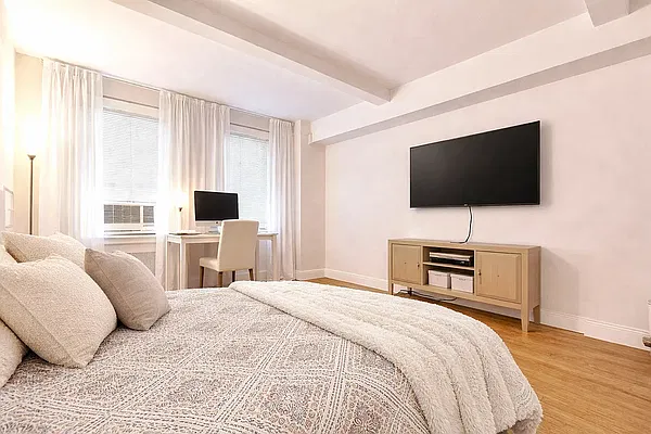 Bedroom, photo 1