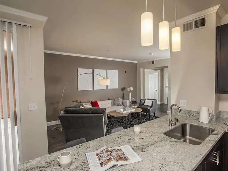 Villagio Luxury Apartments — Photo 8