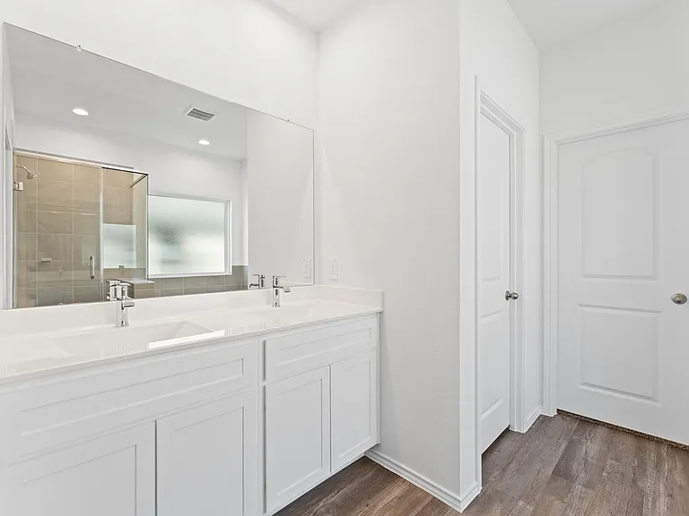 Emerald Ocean Dr — Photo 11