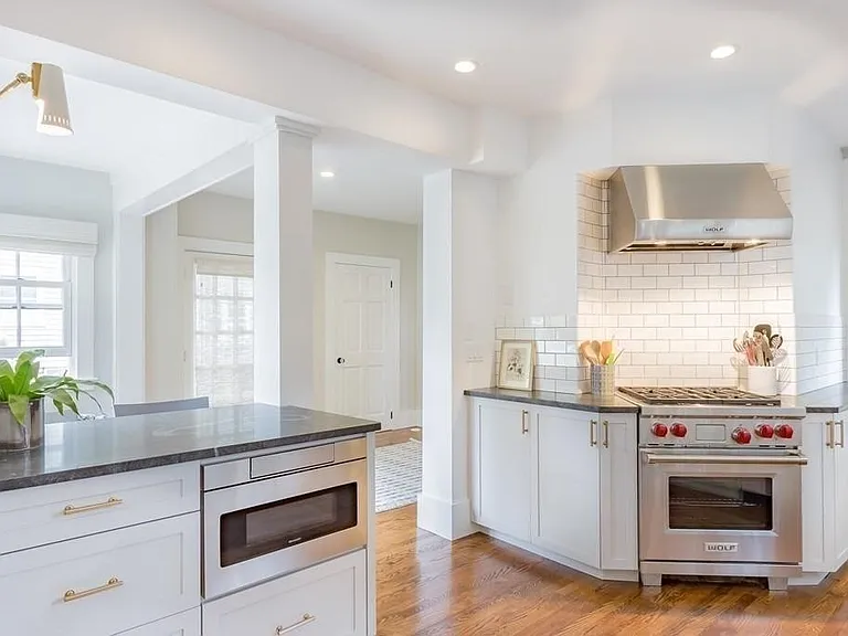 16 Pickett St — Photo 4