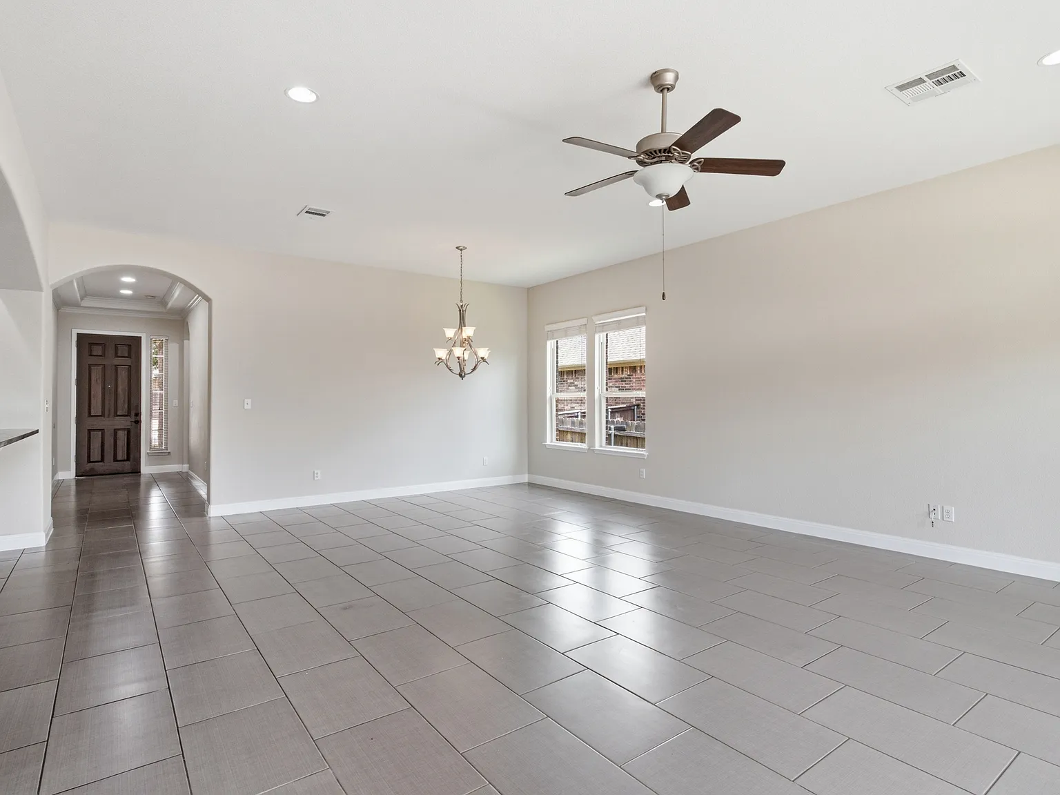 4 bed, 1990 sqft, $2,500 — Photo 4