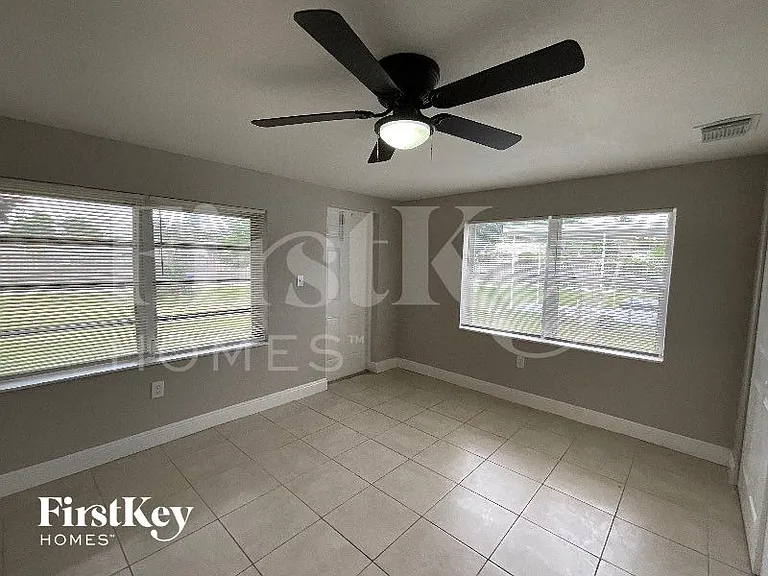 2435 Liberty St — Photo 8