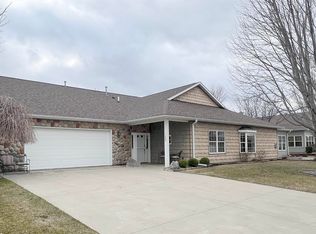 100 Pebble Creek Ct, Mason City, IA 50401