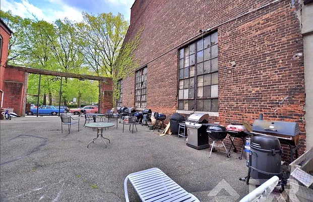 Rented by EXR | media 13