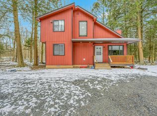 1027 Valley Rd, Gouldsboro, PA 18424