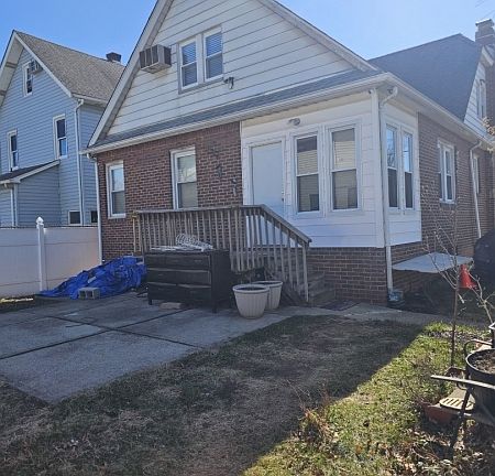 3rd image of 836 Summit St