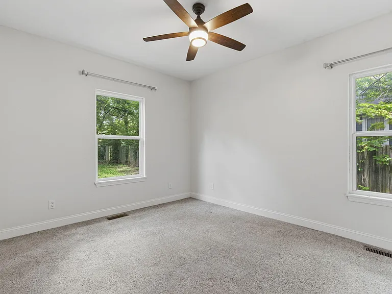 837 S Kentwood Ave — Photo 19
