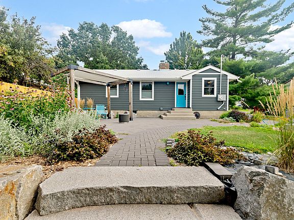 2nd image of 545 Frontenac Pl