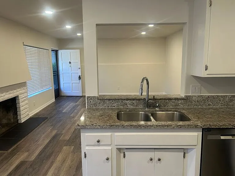 3459 Montrose Ave #A — Photo 6