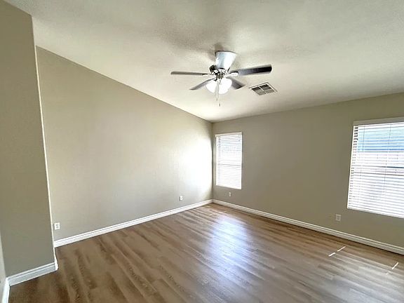 5th image of 1534 W Saint Anne Ave