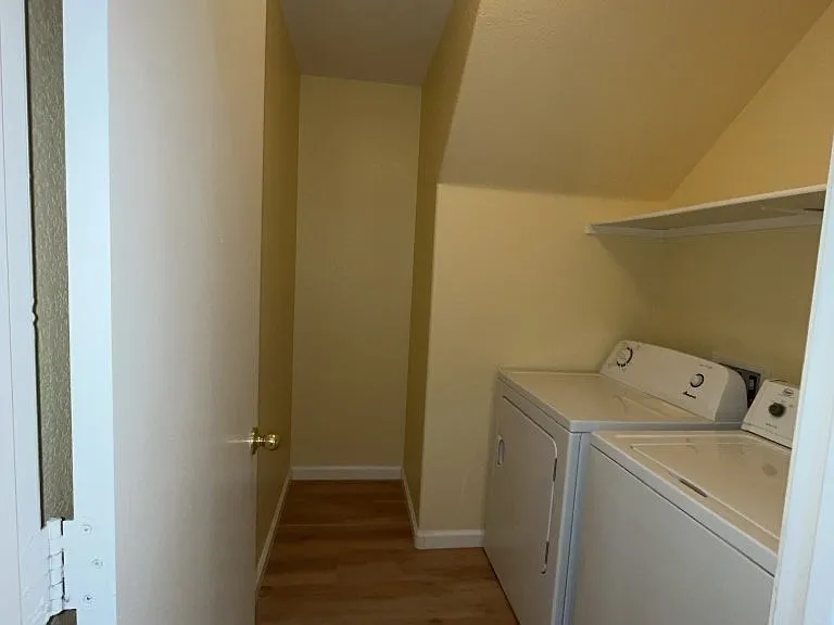 6045 Stone Hollow Ave — Photo 7