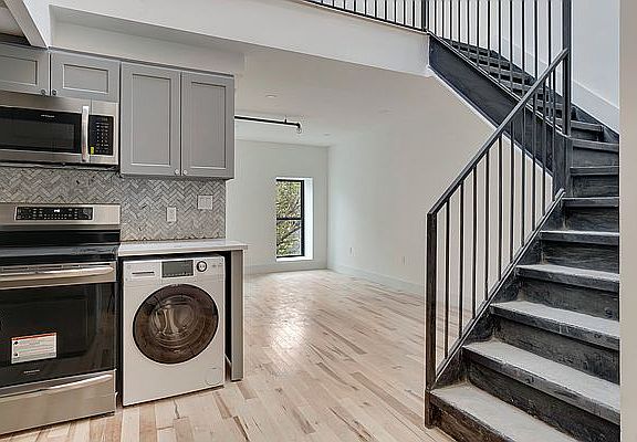 5th image of 176 Bayard St #3