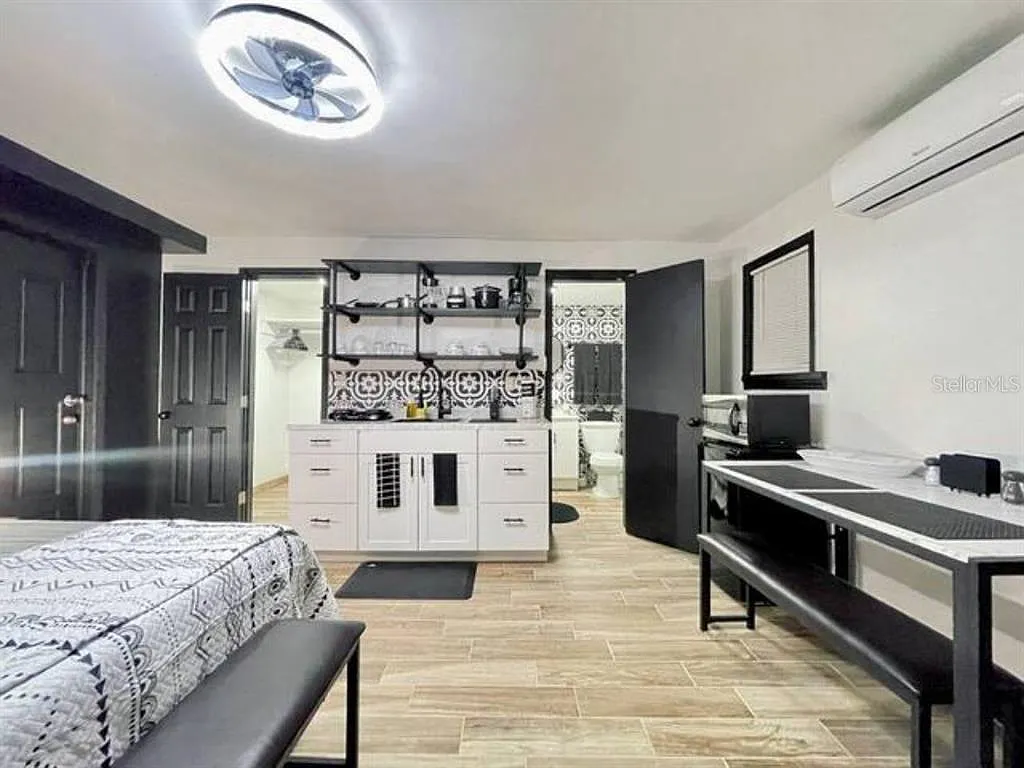 1 bed, 1.0 bath, 2689 sqft, $1,600 — Photo 2