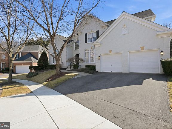 3rd image of 419 Nature Ln