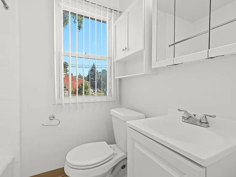2758 Ackley Ave — Photo 36