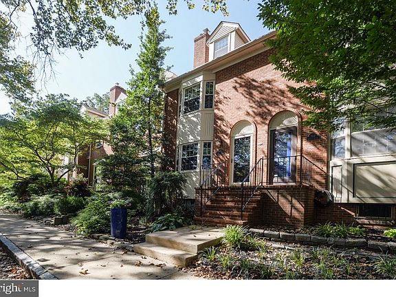 2nd image of 910 Lovering Ave
