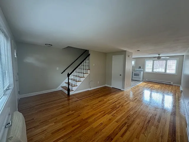 Farmington Court Apartments — Photo 16