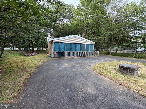 2nd image of 1841 Shady Side Dr