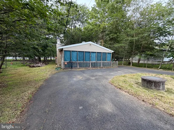 1841 Shady Side Dr, Tobyhanna, PA 18466