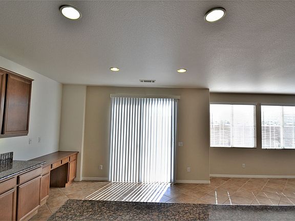 5th image of 1390 Wellington Dr