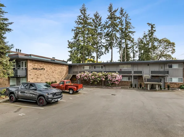 Van Lloyd Apartments