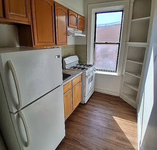 438 52nd St #C3 — Photo 1