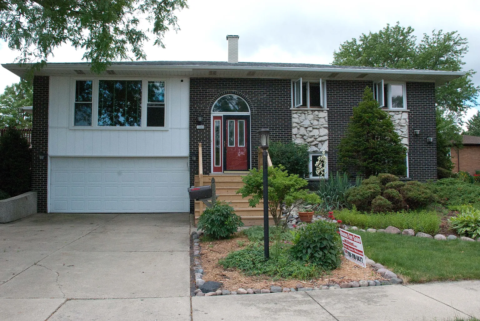 15433 Maple Ct photo 1