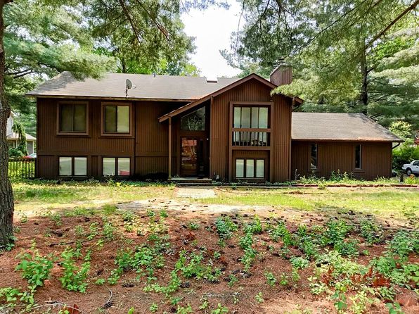 5445 Pineview Dr
