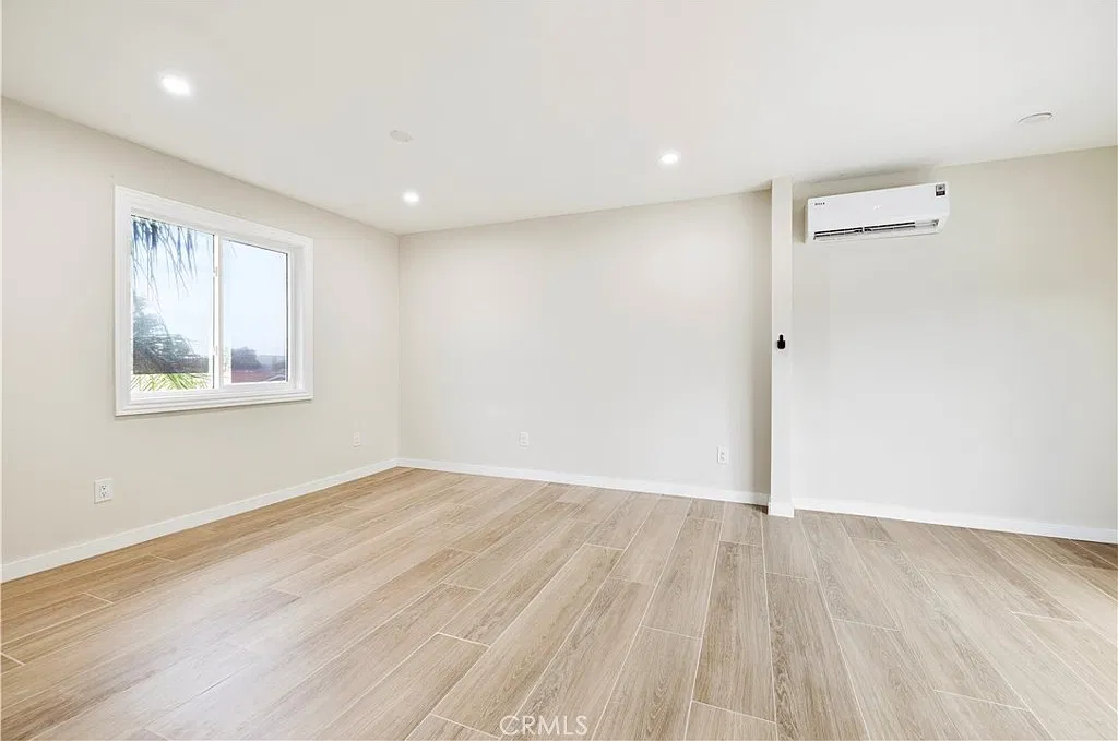 2 bed, 1.5 bath, 700 sqft, $2,600 — Photo 3