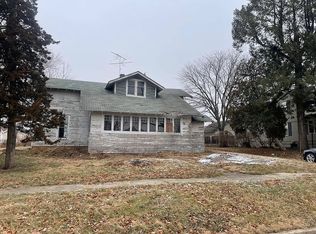 118 W Erie St, Spring Valley, IL 61362
