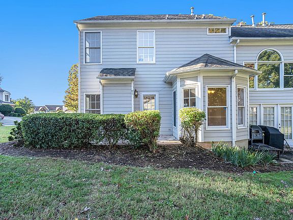 5th image of 8604 Fox Chase Ln