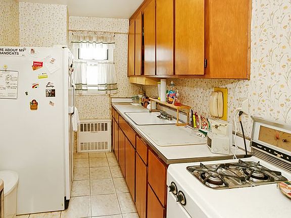 4th image of 2944 West 5th St #13G