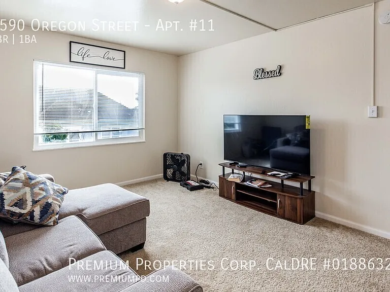 1590 Oregon St #11 — Photo 5