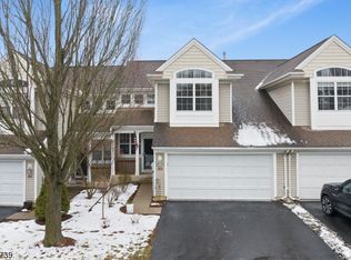 131 Marlboro Cir, Stewartsville, NJ 08886