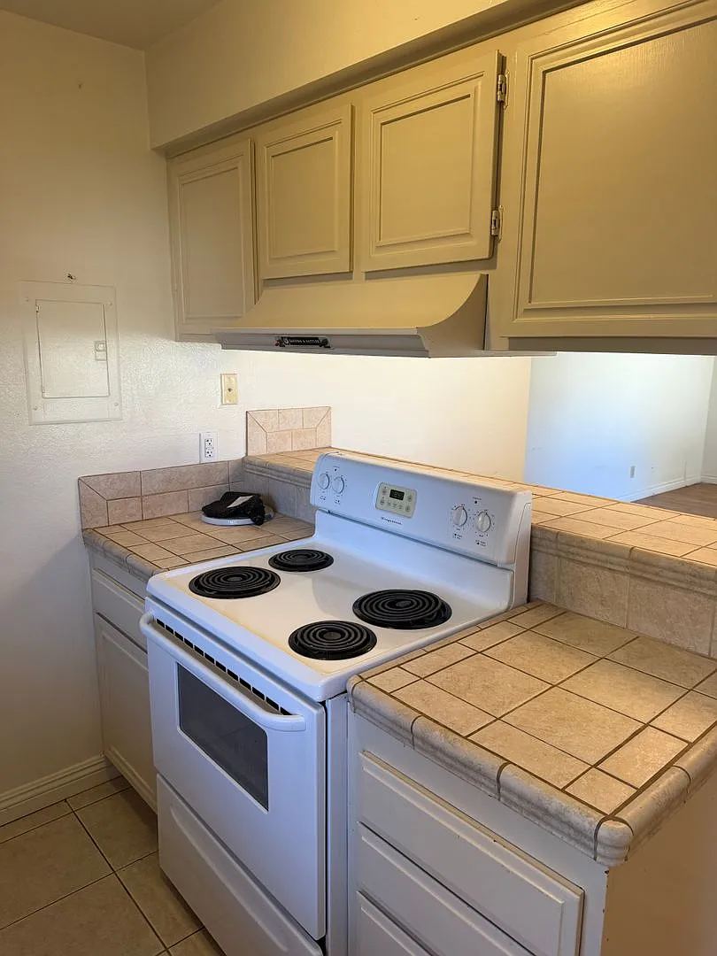 2+1 Townhome on East side of Simi Valley — Photo 3