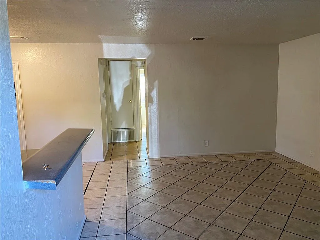 Building Photo - 11906 Alpheus Ave #A