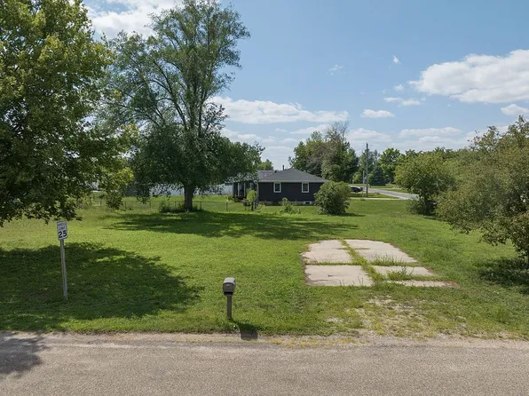 307 Linn Dr, Palo, IA 52324