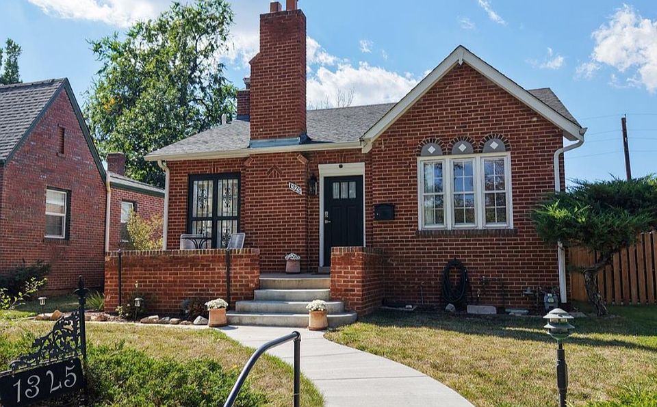 2nd image of 1325 N Dahlia St #B