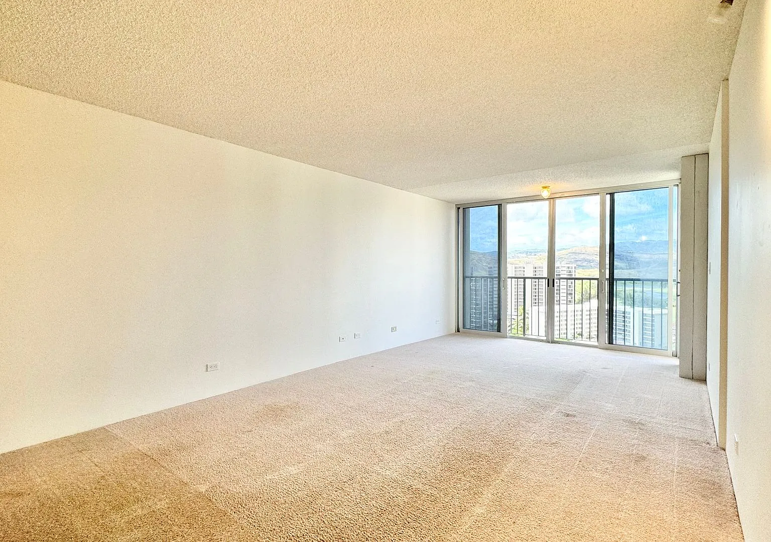 Century West 2 Bed 2 Bath Unit With 2 Parking Stalls In Salt Lake! — Photo 2