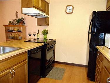 2nd image of 725 Sunset Cir