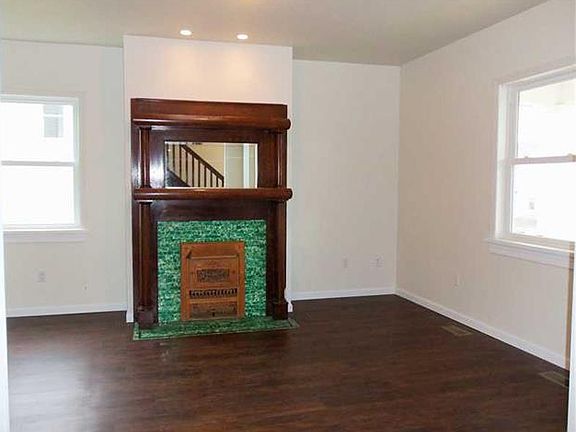 4th image of 431 Blaine Ave