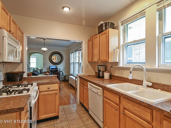 4th image of 7844 Karlov Ave