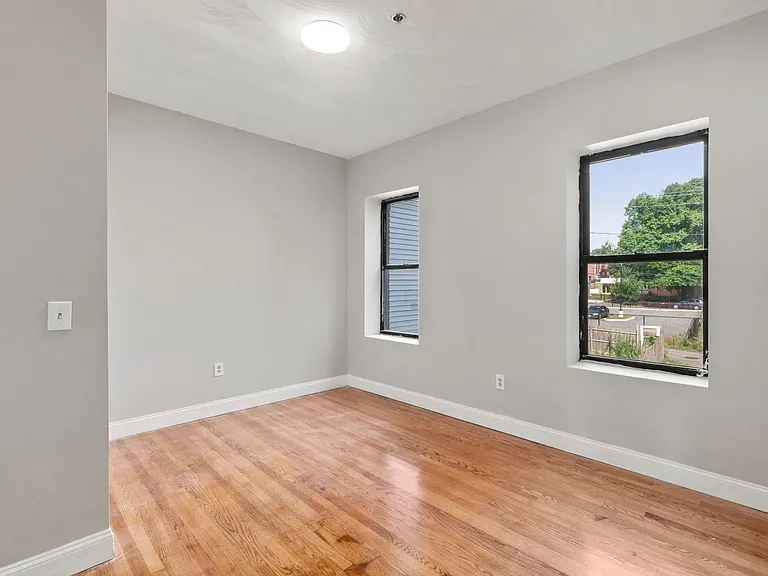 179-185 Chestnut Street — Photo 10