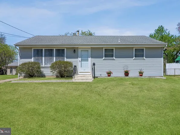 17 Lambeth Rd, Burlington, NJ 08016