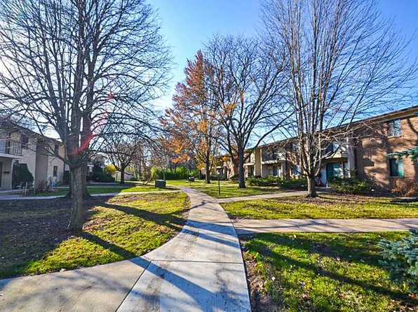 1639 South Coachlight DRIVE #D, New Berlin, WI 53151