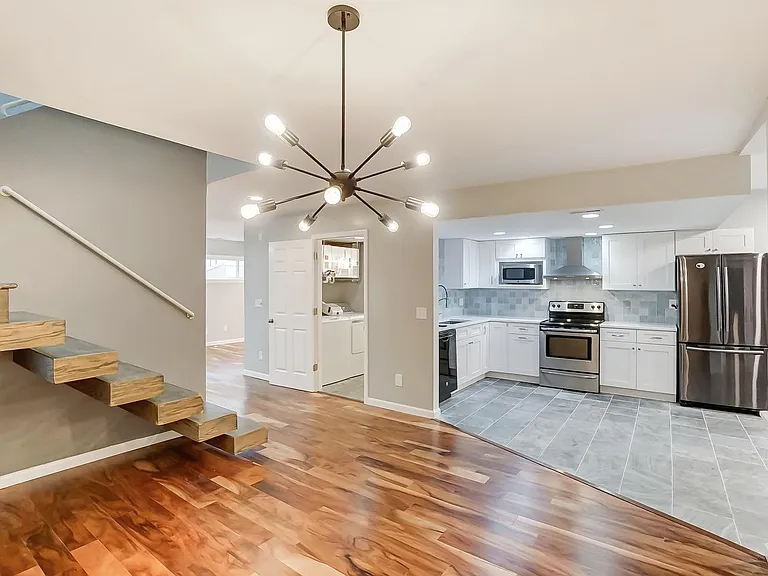 114 E Corry St — Photo 11